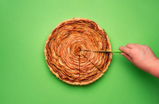 istock Slicing apple pie on a green paper background 1162174354