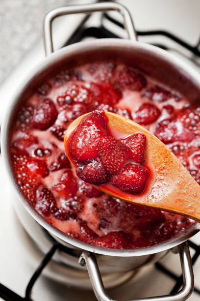strawberry jam,cooking strawberry marmalade, - maple wood imagens e fotografias de stock