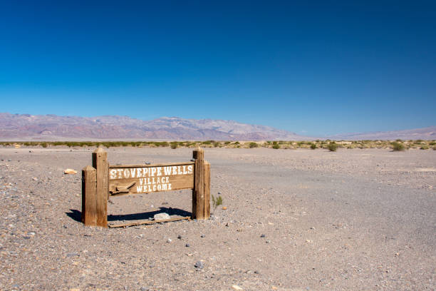 istock Welcome to Stovepipe Wells 1162213592