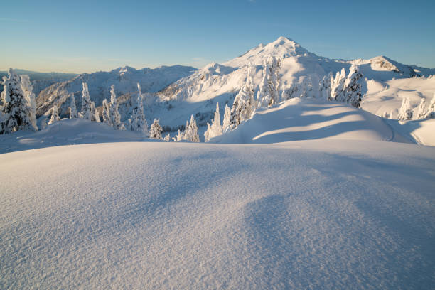 winter morgen auf mt. baker wilderness - winter camping telemark skiing skiing stock-fotos und bilder