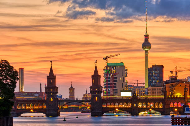 istock Dramatic sunset at the Oberbaum Bridge in Berlin 1162259582