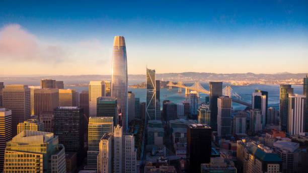 vista aérea da skyline de san francisco no por do sol - cityscape san francisco county city office building - fotografias e filmes do acervo