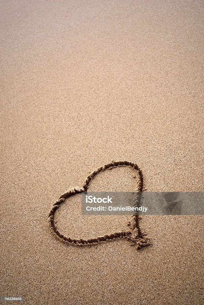 Coração na areia - Foto de stock de Amor royalty-free