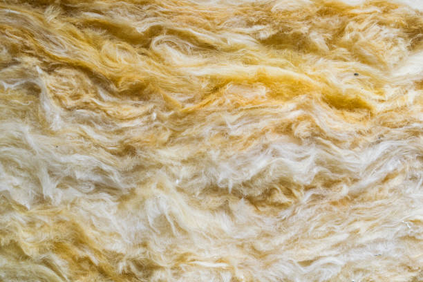 weiße und gelbe mineralwolle - mineral wool stock-fotos und bilder