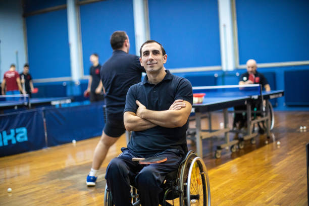 retrato del atleta adaptativo - wheelchair tennis physical impairment athlete fotografías e imágenes de stock