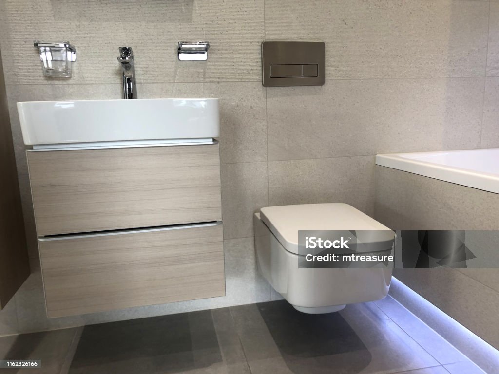 Hình Ảnh Bộ Phòng Tắm Sang Trọng Màu Trắng Hiện Đại Với Tường ...