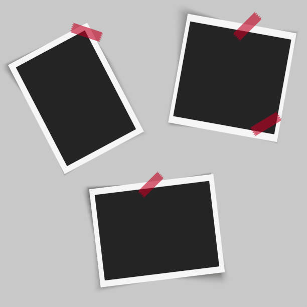 satz von quadratischen fotorahmen mit roten klebeband auf grauem hintergrund. vektor. - dringlichkeit fotos stock-grafiken, -clipart, -cartoons und -symbole