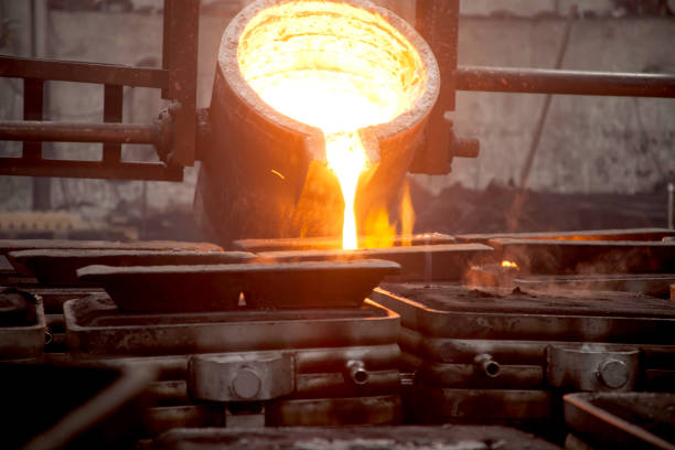 fonderia d'acciaio (fonderia di ferro, fonderia) - melting furnace foto e immagini stock