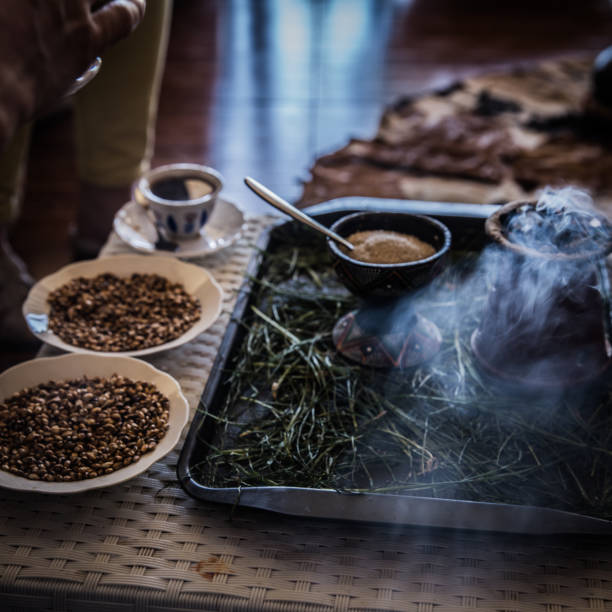 tradycyjna ceremonia kawowa w etiopii - ethiopian coffee zdjęcia i obrazy z banku zdjęć