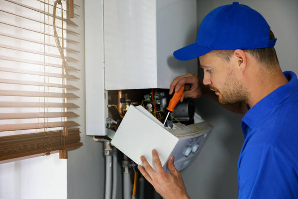 Técnico reparando termo eléctrico en Castellón