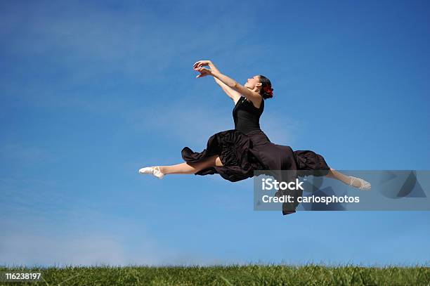 Ballerino Saltando - Fotografie stock e altre immagini di Adolescente - Adolescente, Adulto, Allegro