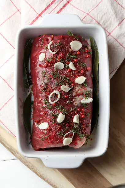 Marinated beef with garlic, pink pepper and thyme