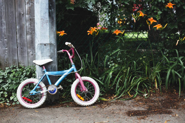 bicycle, childhood, no people, Montreal, alley