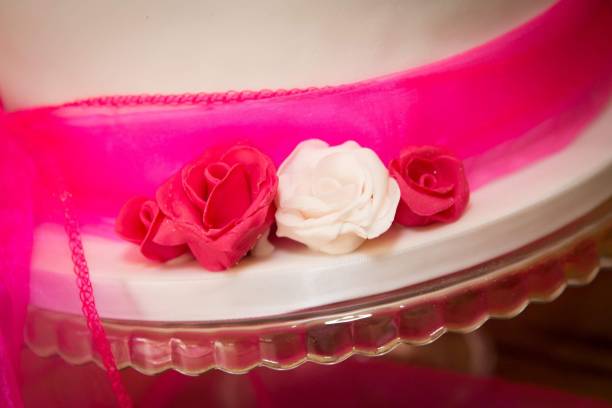 istock Wedding cake with hot pink and white decoration 1162408634