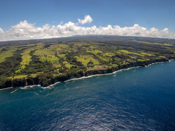 istock Beautiful Hawaiian coastline 1162423755