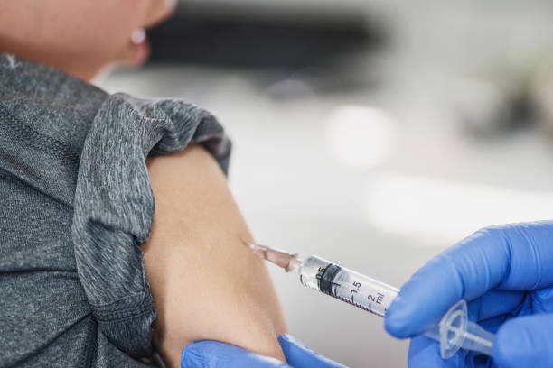 Child vaccination Little boy receives a vaccination in the doctors office. injecting flu virus vaccination child stock pictures, royalty-free photos & images