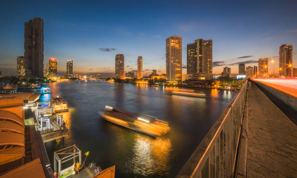 istock Traffic in Modern City with River 1162446420