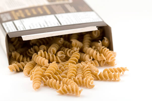 коробка из цельнозерновой пшеницы - cereal box food carbohydrate стоковые фото и изображения