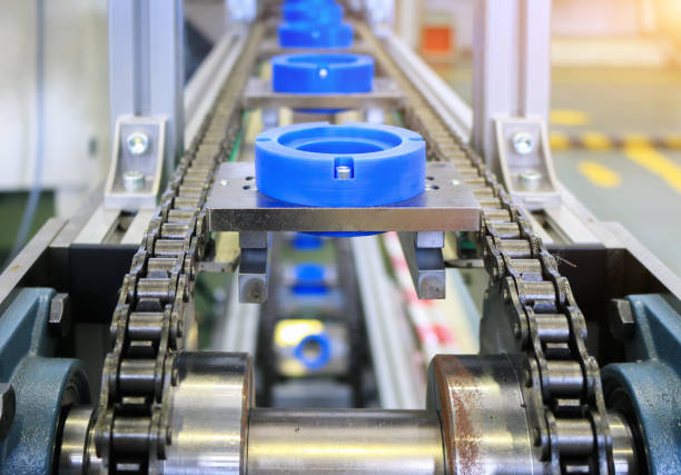 Automatic jig transfer on top chain conveyor of automation machine in factory