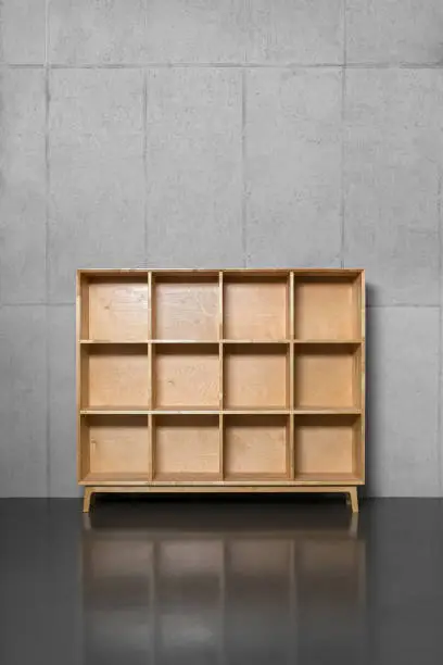 Photo of a wooden bookshelf where books are empty.