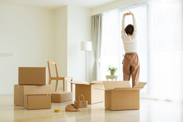 istock Women who are moving 1162510363