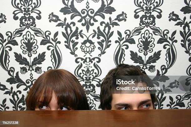 Versteckspiel Stockfoto und mehr Bilder von Am Rand - Am Rand, Esstisch, Kind