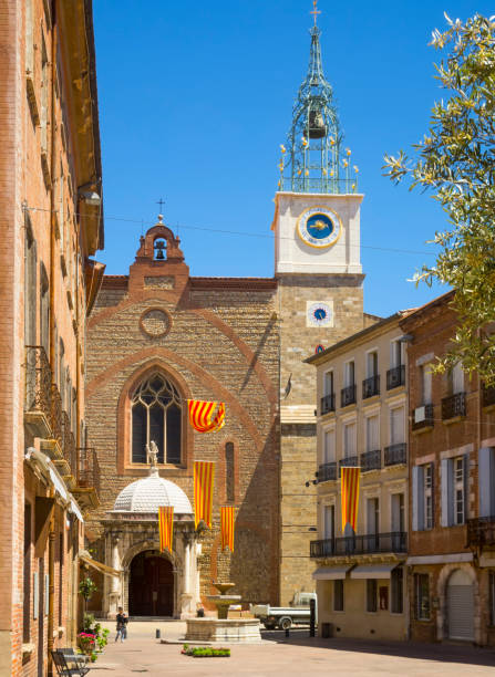 old cathedral of the city perpignan - people cemetery church urban scene imagens e fotografias de stock