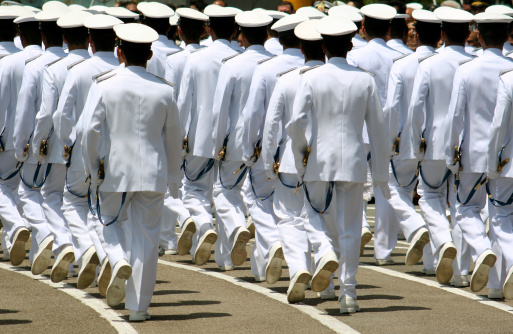 Navy cadets marchando photo