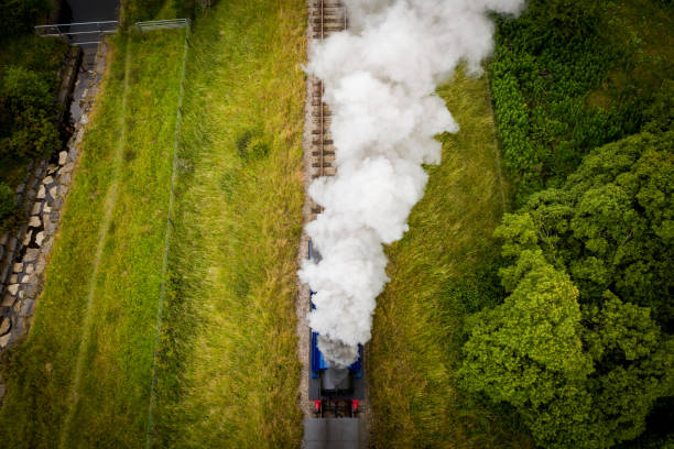 蒸気機関車の航空写真 - elevated railtrack ストックフォトと画像