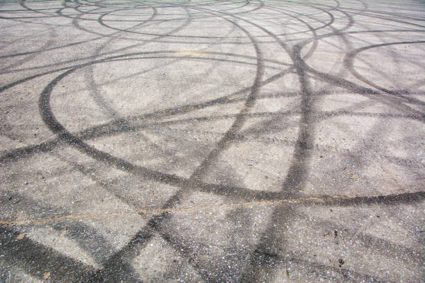 Traces of braking from rubber tyres on cement Traces of braking from rubber tyres on cement, black tire track skid mark car burnout stock pictures, royalty-free photos & images