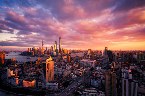 shanghai skyline sonnenuntergang - shanghai skyline night urban scene stock-fotos und bilder