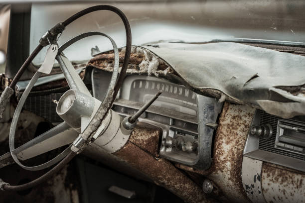 50年代からクラシックカーを打ち負かすインテリア - collectors car dashboard odometer mode of transport ストックフォトと画像