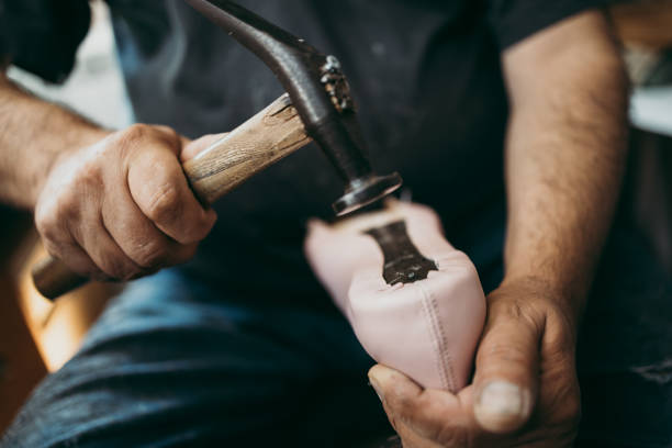 traditional shoe making - luxury craft imagens e fotografias de stock