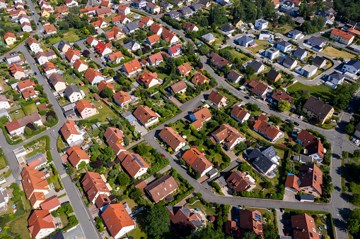 Vista aérea sobre las casas suburbanas photo