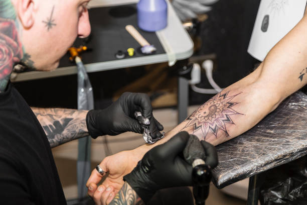 istock Master finished drawing tattoo in form of circle 1162623165