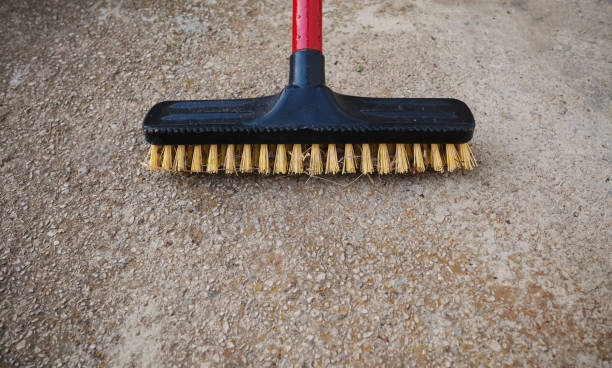 国内プラスチックほうき - broom sweeping cleaning work tool ストックフォトと画像