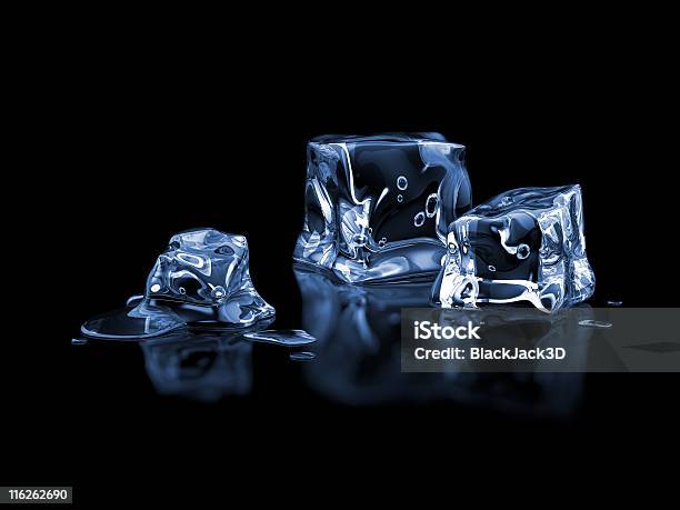アイスキューブ絶縁にブラック - 氷のストックフォトや画像を多数ご用意 - 氷, 角氷, 黒背景