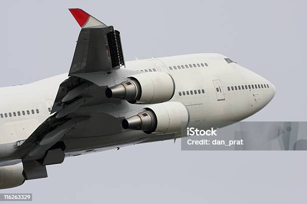 Jumbo Jet Крупным Планом — стоковые фотографии и другие картинки Авиакосмическая промышленность - Авиакосмическая промышленность, Бизнес, В воздухе
