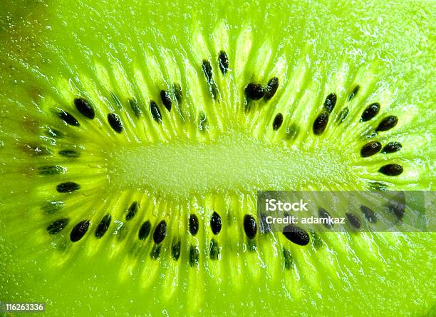 Retroiluminado De Kiwi Foto de stock y más banco de imágenes de Abstracto - Abstracto, Alimento, Amarillo - Color