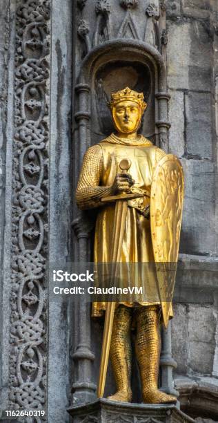 Photo libre de droit de Détail De La Basilique De La Façade Du Saintsang À Bruges Flandre Belgique banque d'images et plus d'images libres de droit de Belgique