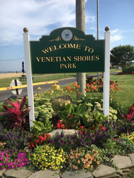 istock Welcome to Venetian Shores 1162646698