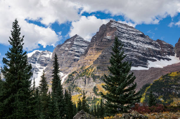 istock Colorado Maroon Bells - Mountains & Evergreens 1162648033