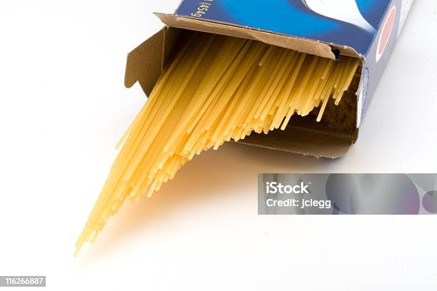 Caja De Pasta Fino Foto de stock y más banco de imágenes de Caja - Caja, Espagueti, Pasta