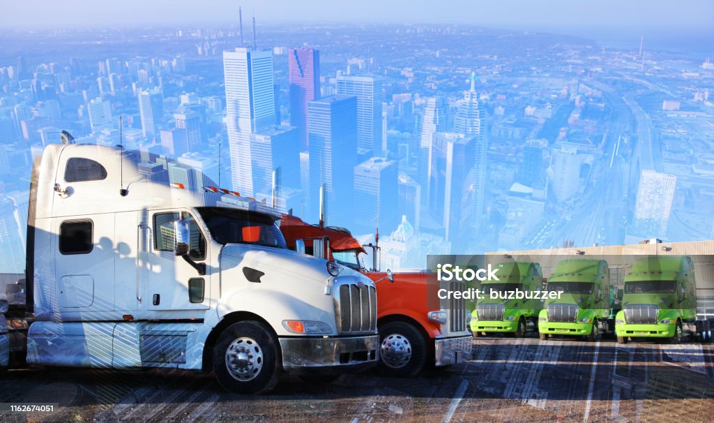 Montage photo de la flotte de camions modernes - Photo de Parc automobile libre de droits