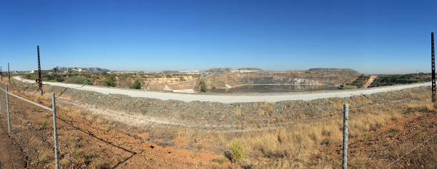 mine d'uranium ranger près de jabiru dans le territoire du nord de l'australie - kakadu australia kakadu national park northern territory photos et images de collection