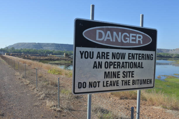 ranger uranium mine near jabiru in the northern territory of australi - kakadu national park national park northern territory kakadu imagens e fotografias de stock