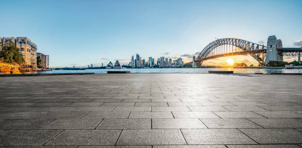 parkplätze am meer - sydney harbor bridge stock-fotos und bilder