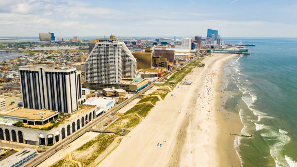 Gebäude Boardwalk und Skyline von Atlantic City New Jersey – Foto