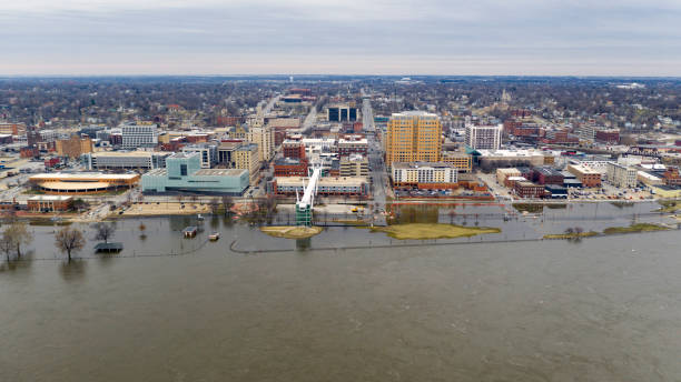 Flooding on the Mississippi Downtown Waterfront in Davenport Iowa The flooding continues all across the midwest and indeed here in Davenport in 2019 davenport iowa stock pictures, royalty-free photos & images