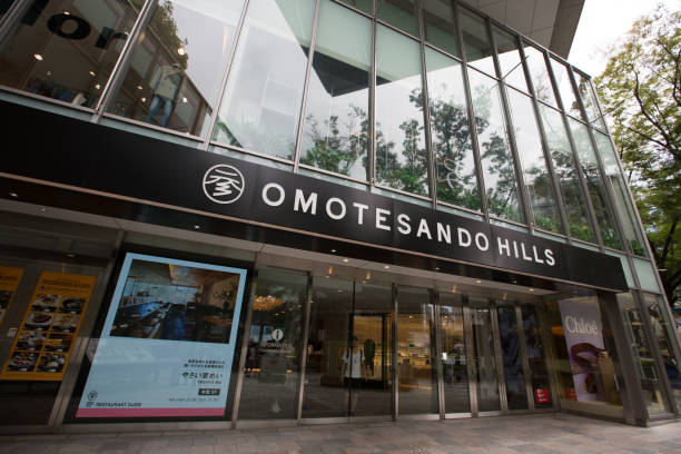 omotesando hills en tokio, japón - omotesando hills fotografías e imágenes de stock